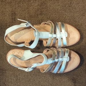 Born, leather lined, ~4" sandals